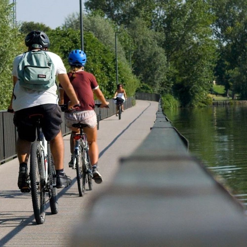 Cycling path along the River Mincio from Peschiera del Garda to Mantova.