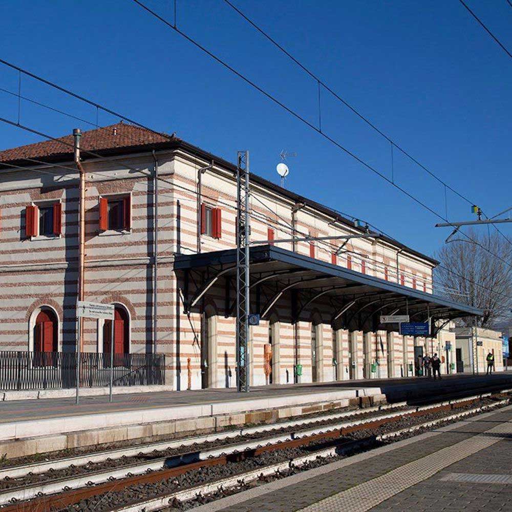 View of Peschiera del Garda train station from the platform.